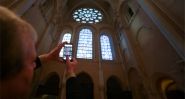 Comprendre les vitraux de Chartres, grâce à une appli innovante