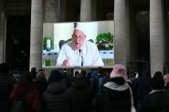 Le pape François condamne de nouveau \