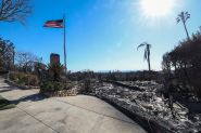 Pas de répit dans les incendies à Los Angeles, où le vent souffle