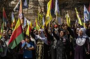 Les Kurdes manifestent dans le nord-est de la Syrie pour réclamer la décentralisation