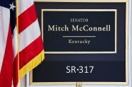 États-Unis: le sénateur McConnell lève le voile sur sa santé après des semaines d'absence