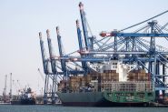 L'armée américaine dit avoir avoir tiré sur un navire qui violait son blocus des ports iraniens
