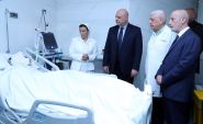 Le président Aoun au chevet d'un militaire blessé lors de l’explosion de Zebqine