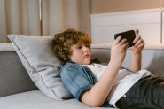 Il faut proscrire les écrans pour les moins de six ans, recommandent des experts