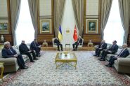 La délégation ukrainienne en route, sans Zelensky, pour les pourparlers avec la Russie 