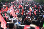 Le cortège funèbre de Khamenei en marche à Téhéran, une marée humaine attendue