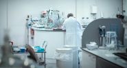 Assurances et laboratoires au Liban: qui paiera la différence ?