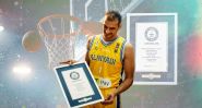 Basket: Ismaïl Ahmad entre dans le Guinness à 49 ans