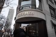 Hermès devient la société de luxe la plus valorisée au monde, détrônant LVMH