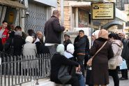Syrie: des heures d’attente… pour quelques billets