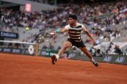 Roland-Garros: Alcaraz surclasse Paul, retrouvailles avec Musetti en demi-finales