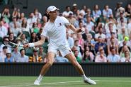 Wimbledon: Djokovic et Sinner expéditifs, Swiatek en deux temps