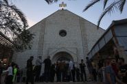 Une frappe sur l'église catholique de Gaza fait deux morts, selon la Défense civile