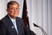 Japon: malgré sa débâcle électorale, Ishiba s'accroche au pouvoir