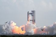 Après une série noire d'explosions, la mégafusée Starship d'Elon Musk signe un retour réussi