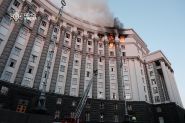 Ukraine: le siège du gouvernement incendié après des frappes russes