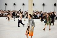 Canicule à Paris: la Fashion Week masculine s'adapte entre éventails, pistolets à eau et horaires avancés