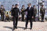 Starmer en Ukraine pour sa dernière visite officielle, avant de passer le flambeau à Burnham lundi