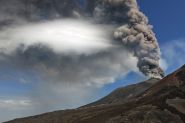 Italie: les fumées de l'Etna forcent l'aéroport de Catane à suspendre ses vols à l'arrivée