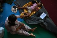 Aide humanitaire au compte-gouttes après les crues meurtrières au Népal et au Tibet