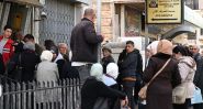 Syrie: des heures d’attente… pour quelques billets