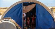 Des Syriens déplacés quittent les camps pour planter leur tente près de leurs maisons détruites