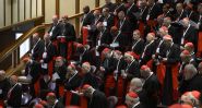 Les cardinaux arrivent au Vatican pour la douzième réunion de la congrégation