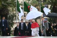 Devant le monument aux martyrs d’Alger, le pape appelle au «pardon»