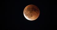 La Lune de sang autour du globe