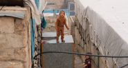 Des Syriens coincés dans des camps après avoir trouvé leurs maisons en ruine