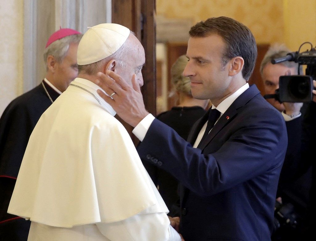 Macron au Vatican : une relation en dents de scie