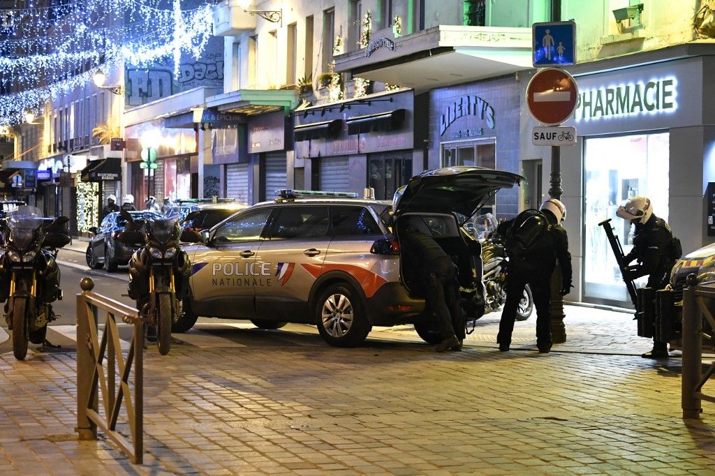 Fin d'une longue prise d'otages à Paris après l'interpellation d'un déséquilibré