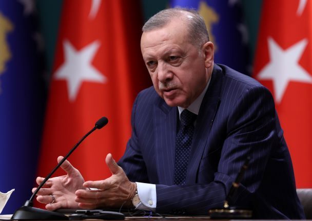 Turquie: Erdogan met en garde contre toute division de la Syrie et se dit prêt à intervenir