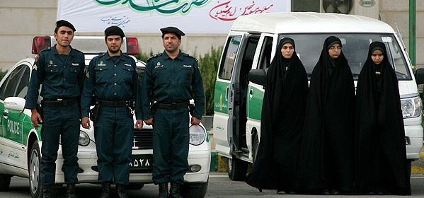 Voile: la police iranienne sévit de nouveau