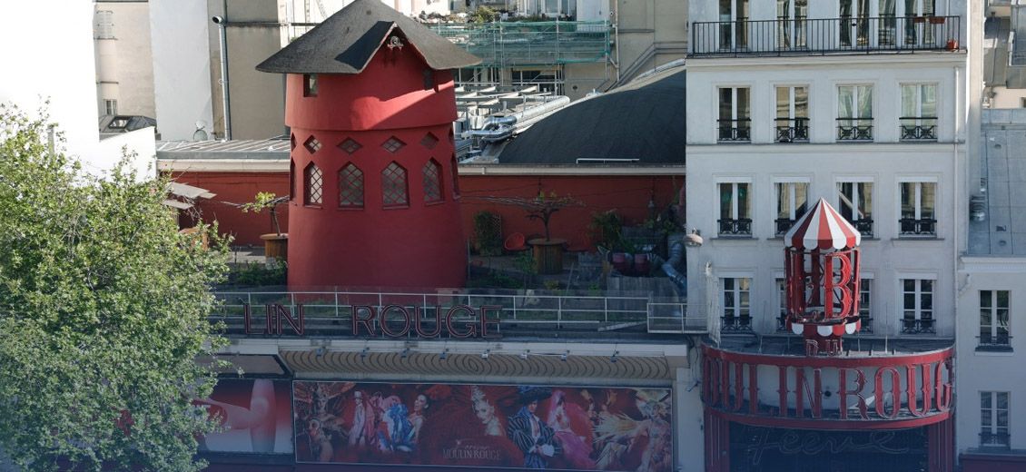 Le Moulin Rouge perd ses ailes mais reste ouvert