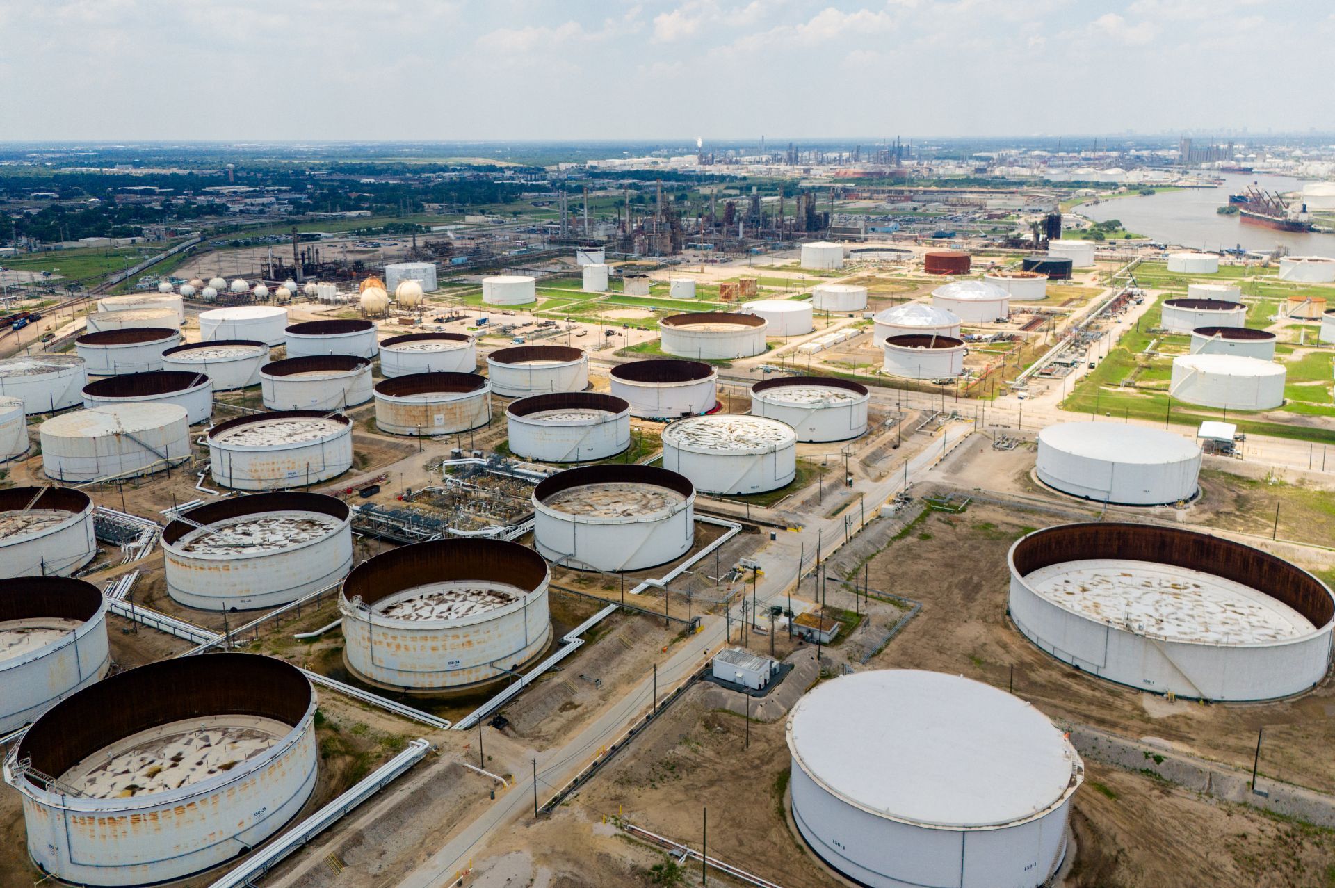 Pétrole: la détente au Moyen-Orient fait chuter les prix
