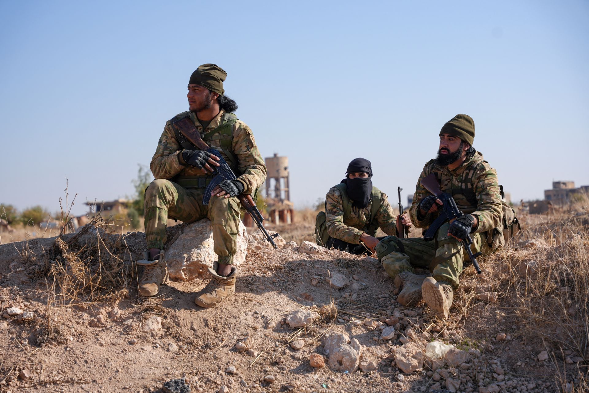 Violents combats entre les forces gouvernementales et rebelles autour de Hama