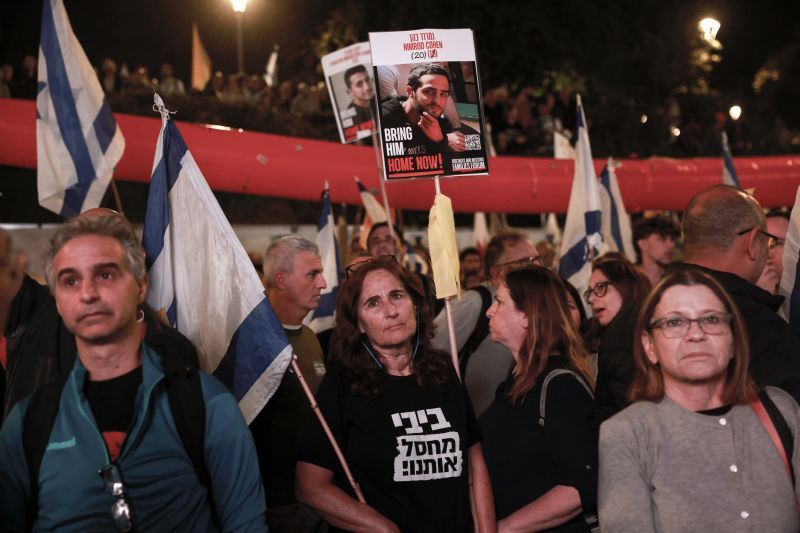 Gaza: le Hamas diffuse une vidéo de deux otages israéliens en vie
