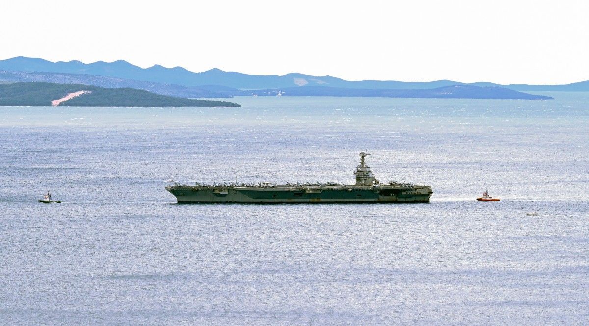 Un des trois porte-avions américains déployés au Moyen-Orient a quitté la région