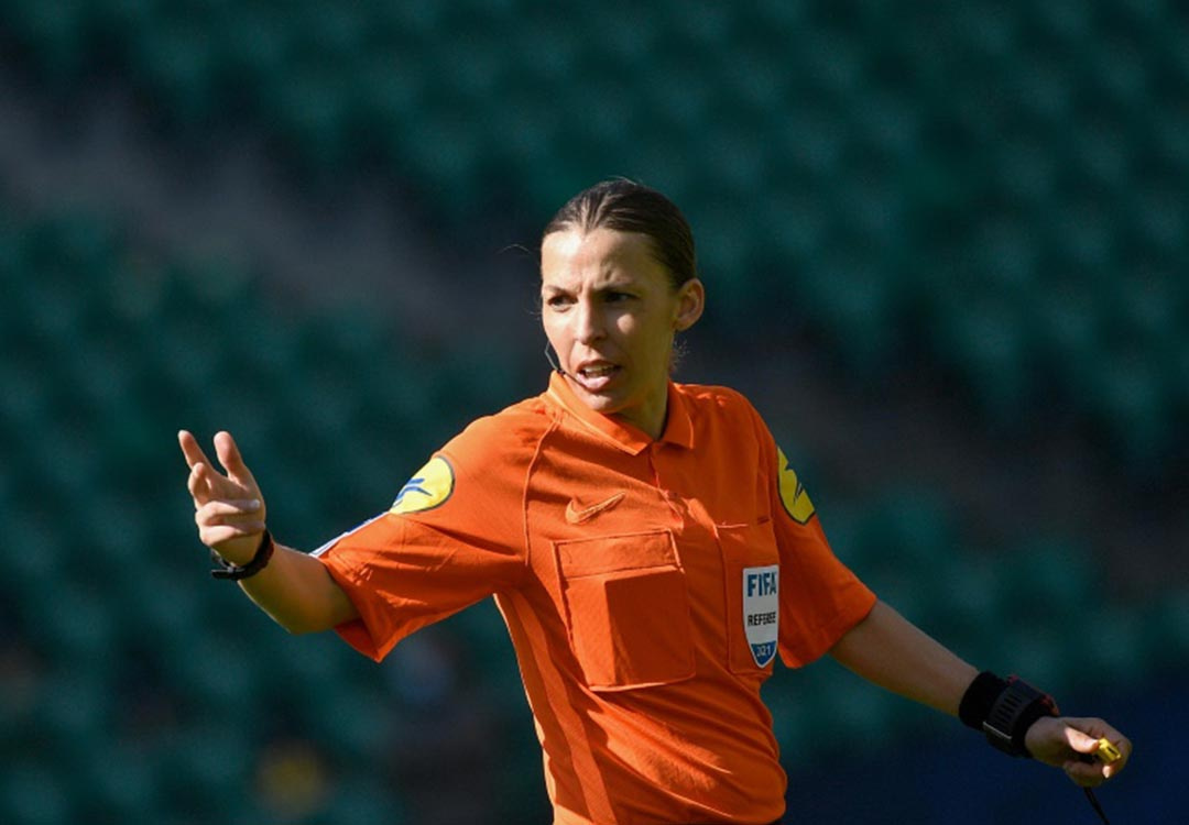 Frappart, première femme désignée pour arbitrer la finale de Coupe de France