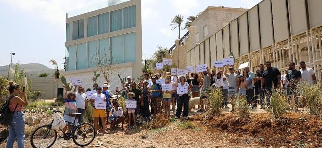 Manifestation à Kfar Abida contre la privatisation d'une plage publique