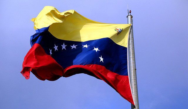 Caracas déploie des forces près de la Colombie, Washington frappe des trafiquants présumés