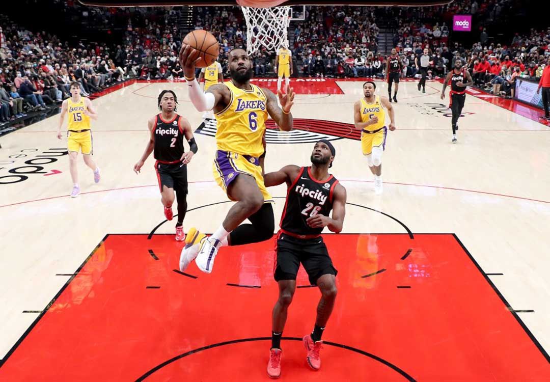 James forfait pour le match crucial des Lakers à Phoenix