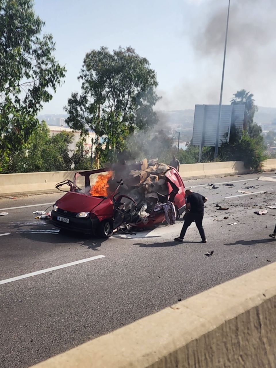 Des frappes israéliennes visent deux voitures sur l'autoroute de Jiyé, appel à l'évacuation de villages du Liban-Sud