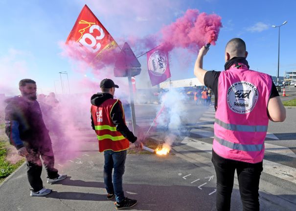 La révolte gronde contre les plateformes internet