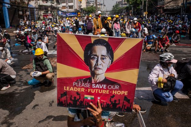 En Birmanie, Suu Kyi emprisonnée à vie par la junte