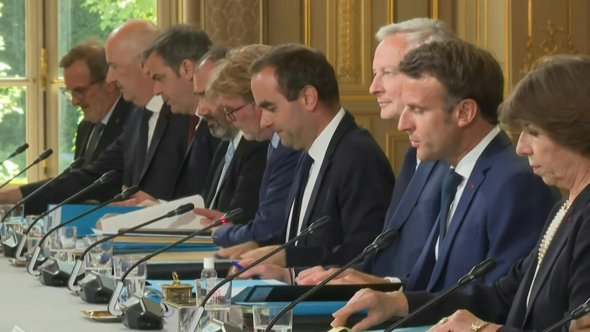 Macron annonce «la fin de l'abondance et des évidences»