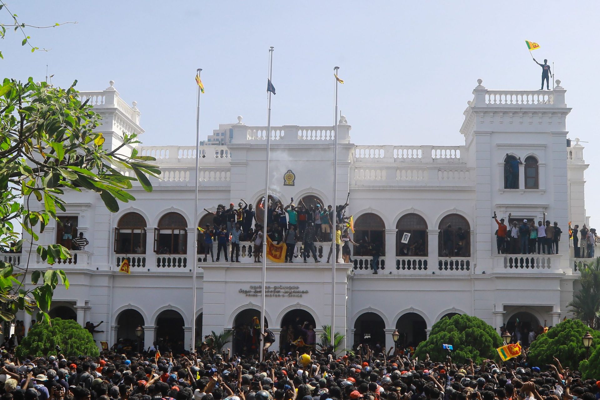 Rajapaksa parti, les Srilankais s'en prennent au Premier ministre