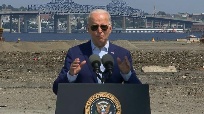 Profitant de la canicule, Biden relance sa politique climatique