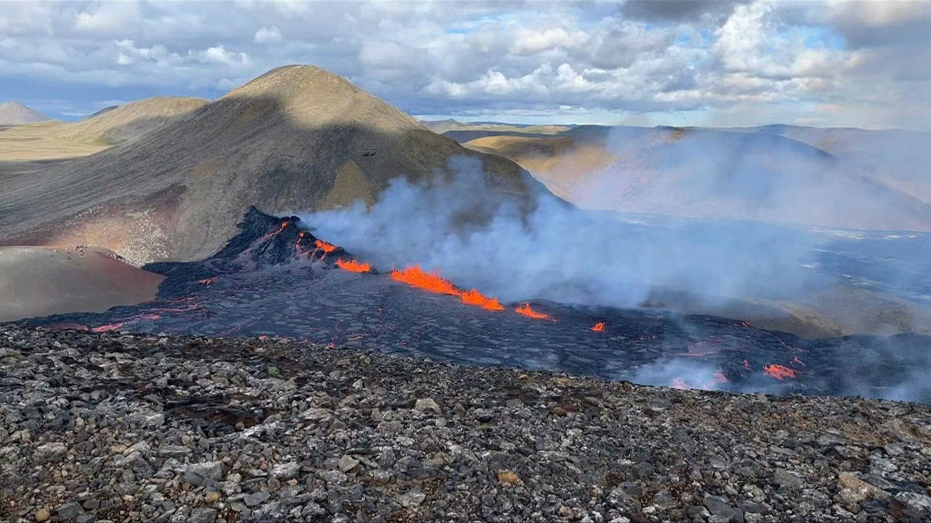 Islande: éruption volcanique dans une fissure près de Reykjavik